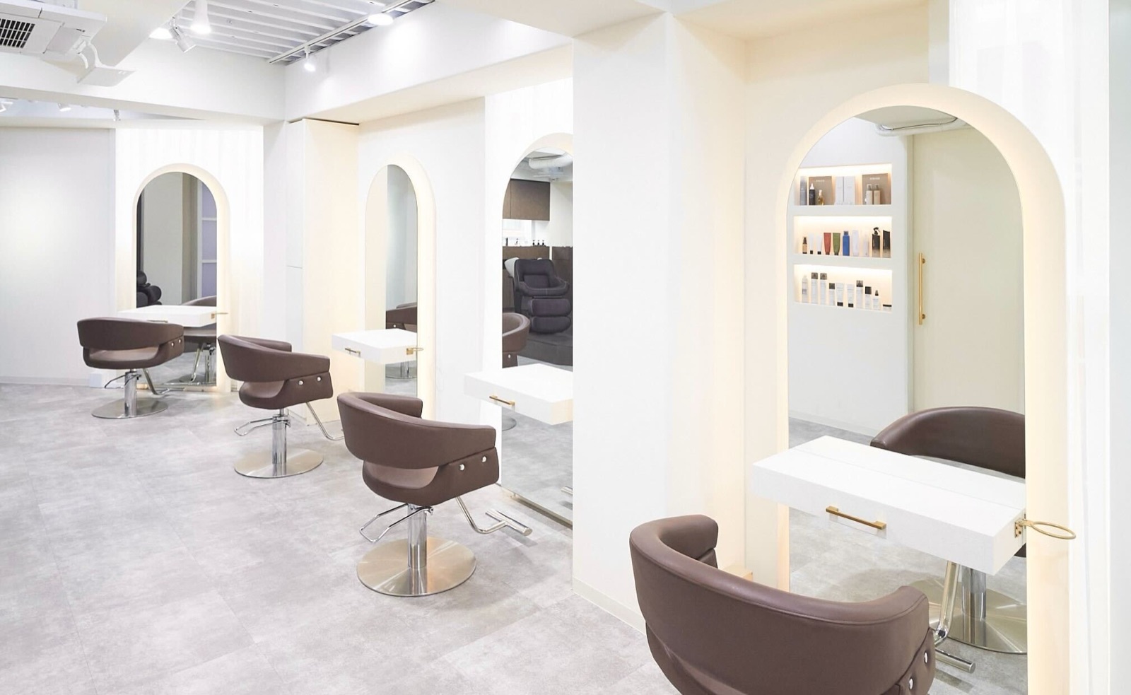 The floor at Borderless Salon Azabu-Juban Patio St