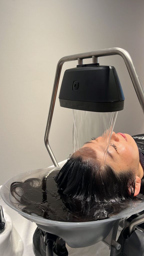 Head immersion spa and pressure massage at Borderless Salon